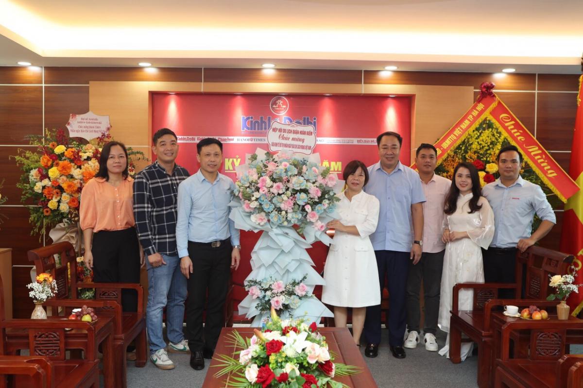 Lãnh đạo Hiệp hội Du lịch quận Hoàn Kiếm thăm, chúc mừng báo Kinh tế và Đô thị nhân ngày Báo chí Cách mạng Việt Nam